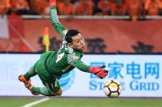  热那亚年轻门将神勇发挥，多次扑救助队逼平罗马
