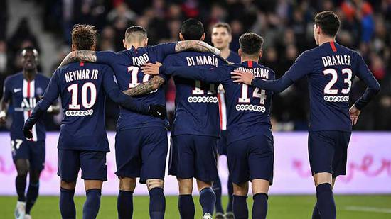 巴黎圣日耳曼主场大胜领跑积分榜  