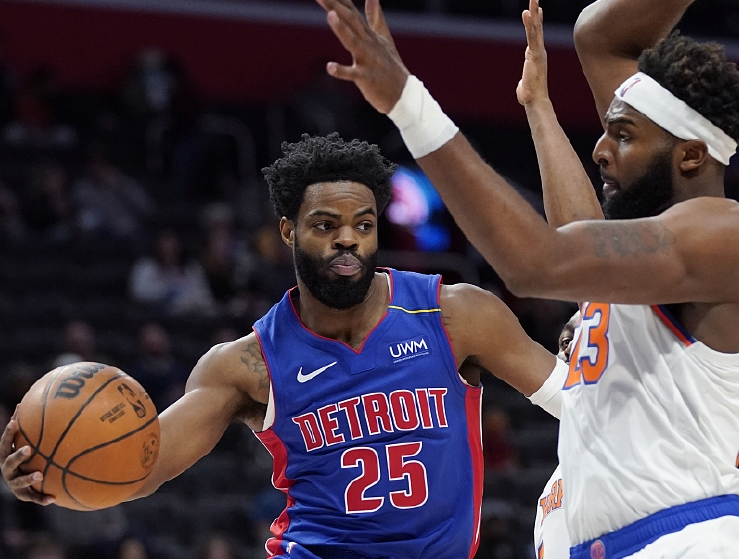  斯科蒂巴恩斯全面发挥猛龙客场击败活塞获连胜