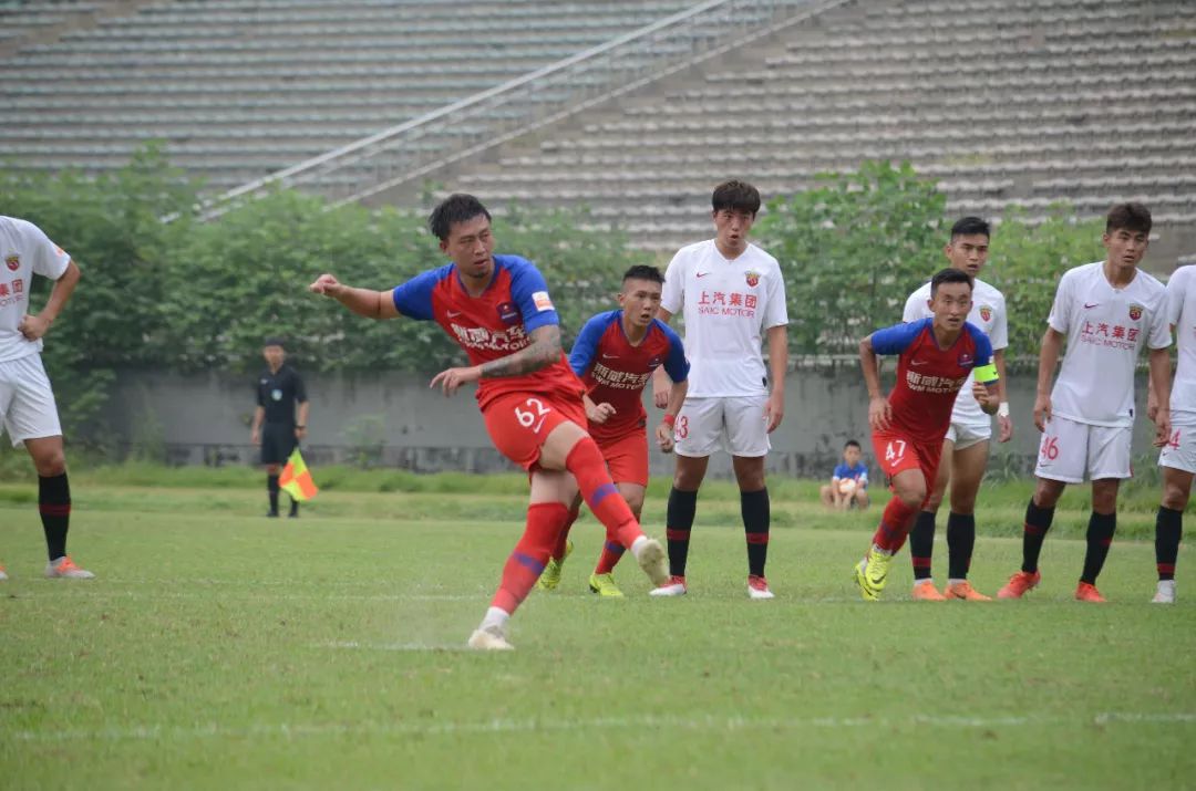  拜仁慕尼黑主场强势出击，轻松战胜弗莱堡豪取三分